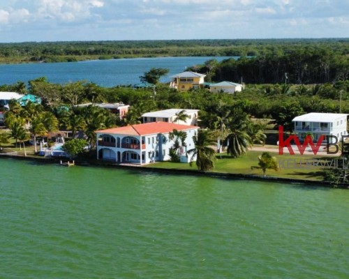 #Belize Home on the Corozal Four Mile Lagoon