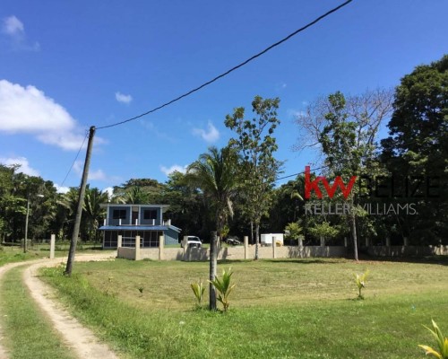 #Beautiful Two-Storey Family Home Cattle Landing Village