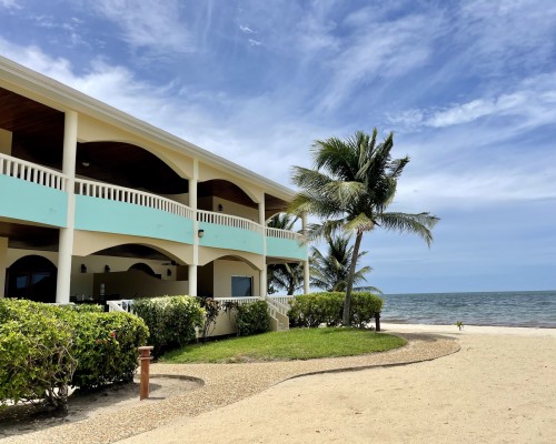 Seafront 2/2.5 Condo in Los Porticos, Placencia Road