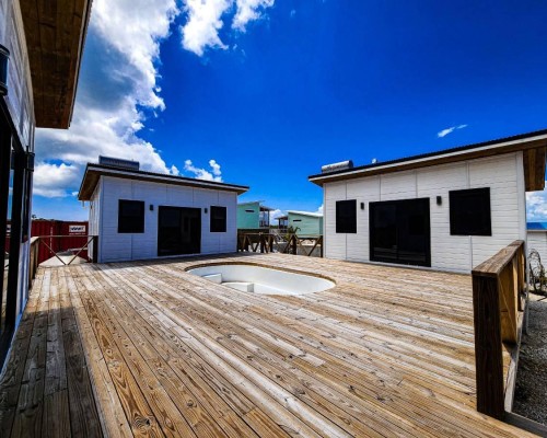 STUDIO TRIPLEX - FIRE SALE - SECRET BEACH