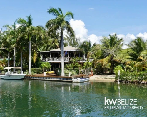 Newly Remodeled Tropical 2 Bedroom/2 Bath Cottage - a boating enthusiast dream
