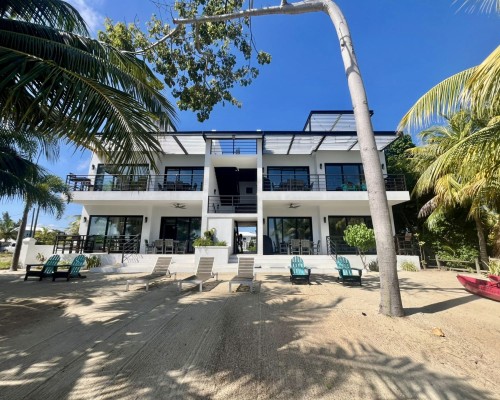 Luxury 2 Bed/2 Bath Seafront Condo on Sunset Point